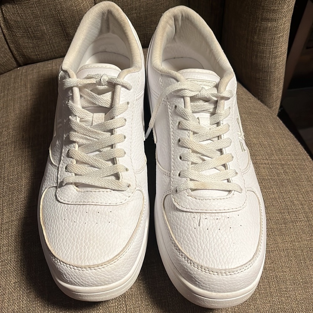 Fila men's White Sneakers size 10 - Picture 3 of 9